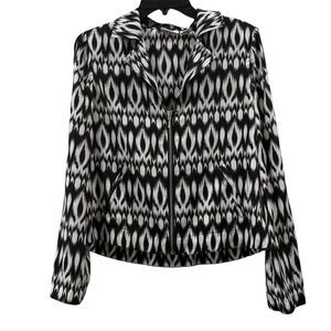 Chico’s Black & White Ikat Cropped Zip Up Shirt Chico’s Size 0 (US S/4)